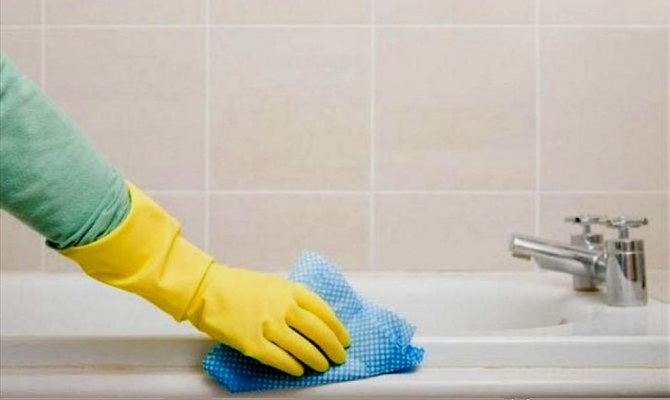 Если будете поддерживать чистоту в доме, проветривать, не допускать сырости в ванной комнате и туалете - сороконожки не заведутся