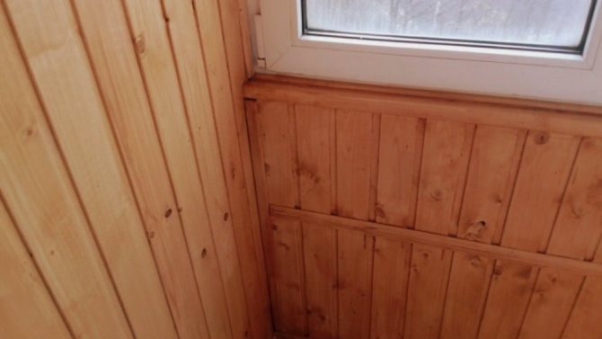 Финишные покрытия в деревянном доме выполняются из линолеума и ковролина