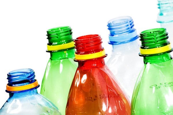Пластиковые бутылки, необходимые для создания ловушек для бельевых клопов